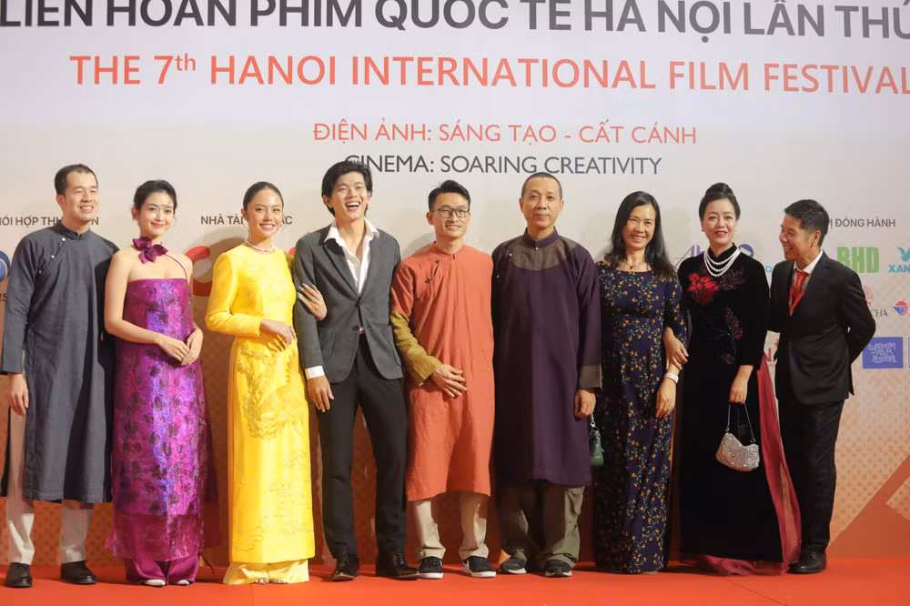 Niềm vui của các nghệ sĩ tại Liên hoan phim.