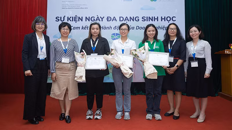 Trao giải cuộc thi ảnh "Vẻ đẹp đa dạng các vùng nguyên liệu tự nhiên" do CRED tổ chức.