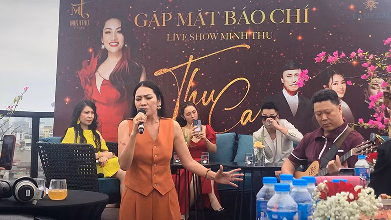 Minh Thu "phiêu" trong một ca khúc sẽ trình diễn ở liveshow. Minh Thu "phiêu" trong một ca khúc sẽ trình diễn ở liveshow.