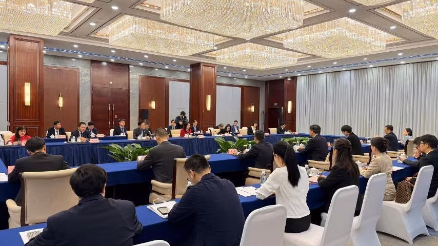 Tọa đàm về đẩy mạnh hợp tác ngoại vụ địa phương và du lịch Việt Nam - Quảng Tây.