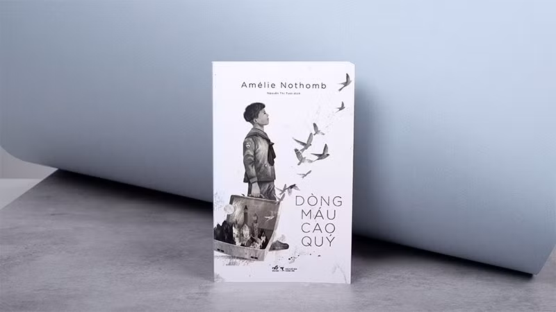 Tác phẩm “Dòng máu cao quý” của Amélie Nothomb. (Ảnh: NHÃ NAM)