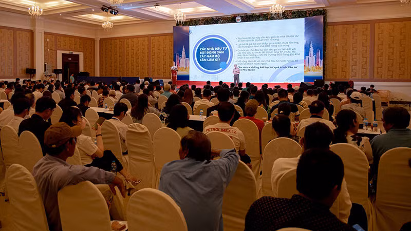 Cuộc hội thảo thu hút sự tham gia của đông đảo người quan tâm. Cuộc hội thảo thu hút sự tham gia của đông đảo người quan tâm.