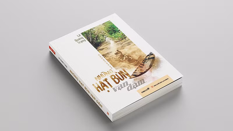 Tập tản văn "Những hạt bùn vạn dặm". (Ảnh: Chibooks)