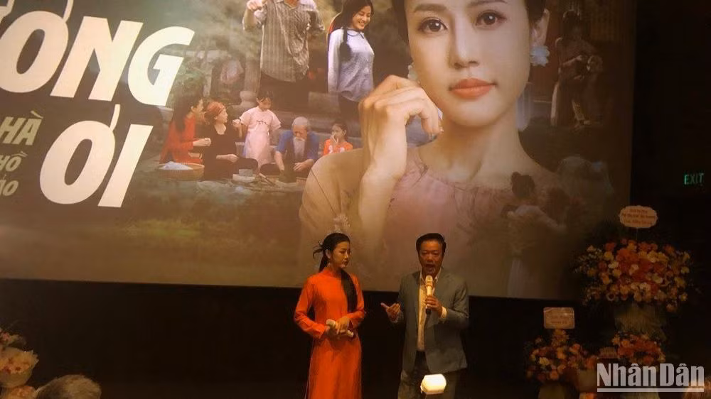 Diệu Hà kể chuyện Tết xưa qua MV “Quê hương ơi”