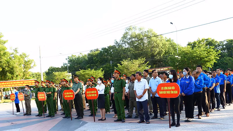 Cán bộ, đảng viên, đoàn viên thanh niên các cấp, ngành tỉnh Ninh Thuận hưởng ứng tháng hành động.