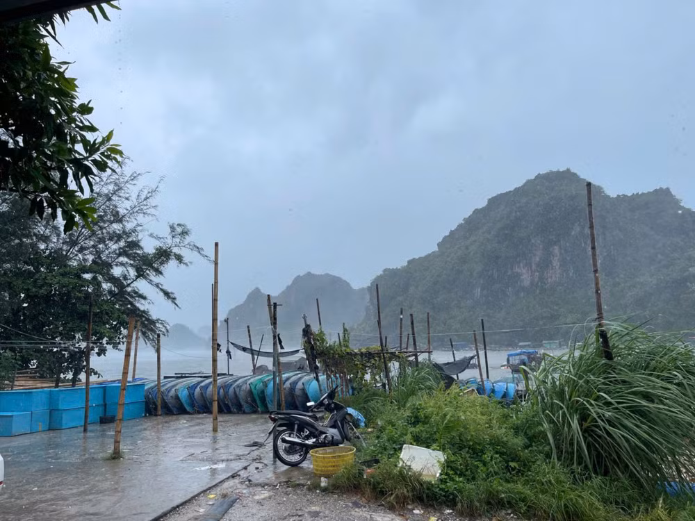 [Live] Bão số 3 di chuyển về phía Tây Bắc Bộ và suy yếu thành áp thấp nhiệt đới ảnh 71