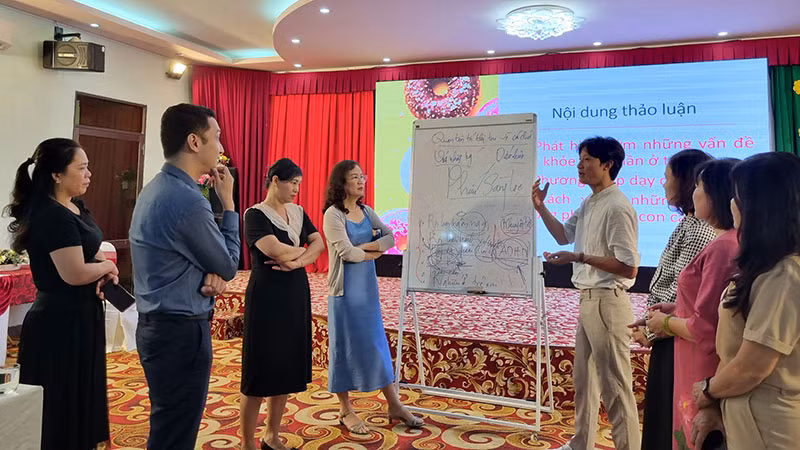 Các đại biểu tham gia hoạt động trong khóa tập huấn.