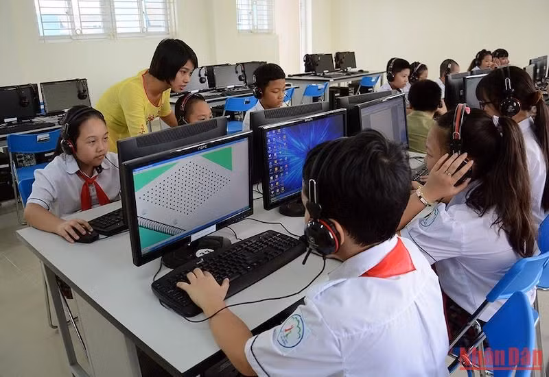Một tiết học Tin học. (Ảnh minh hoạ: DUY LINH)