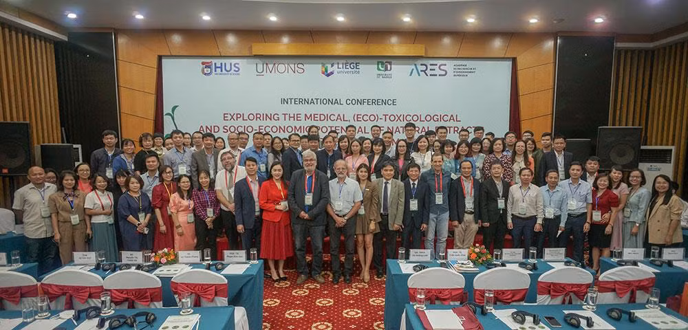 Các nhà khoa học, chuyên gia trong nước và quốc tế tại Hội nghị. Các nhà khoa học, chuyên gia trong nước và quốc tế tại Hội nghị.