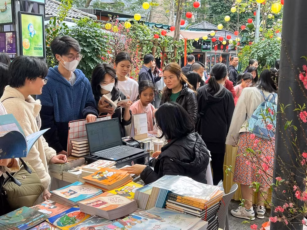 Mừng tuổi sách là một phong tục đẹp và sáng tạo. (Ảnh"Thái Hà Books) Mừng tuổi sách là một phong tục đẹp và sáng tạo. (Ảnh"Thái Hà Books)