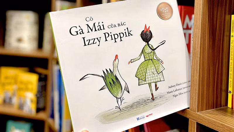 Cuốn sách “Cô gà mái của bác Izzy Pippick”. Cuốn sách “Cô gà mái của bác Izzy Pippick”.