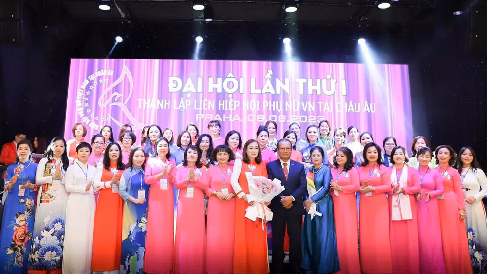 Liên hiệp Hội phụ nữ Việt Nam tại châu Âu: 1 năm nhiều hoạt động thiện nguyện sôi nổi