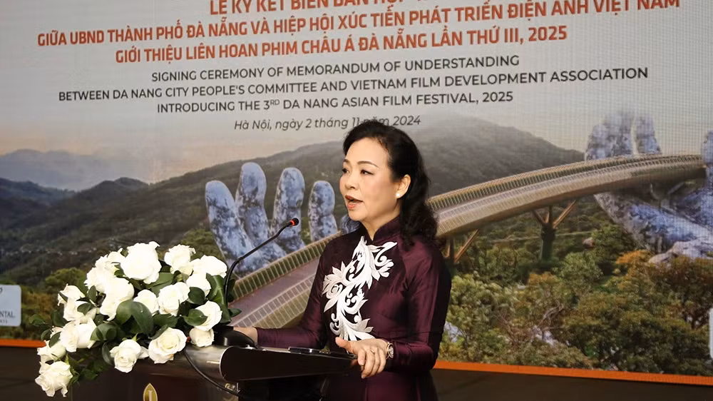 TS Ngô Phương Lan phát biểu tại lễ ký kết. TS Ngô Phương Lan phát biểu tại lễ ký kết.