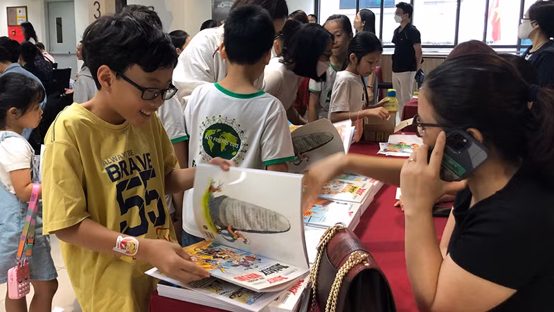 Niềm vui với sách. Niềm vui với sách.