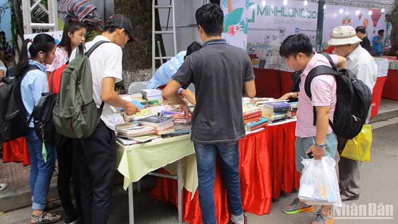 Ngày càng có thêm nhiều hoạt động đưa sách đến gần hơn với công chúng. 