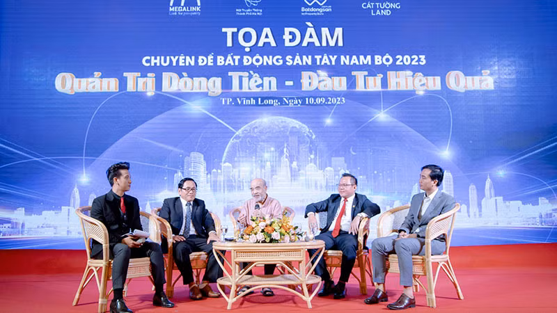Các diễn giả tại cuộc hội thảo.