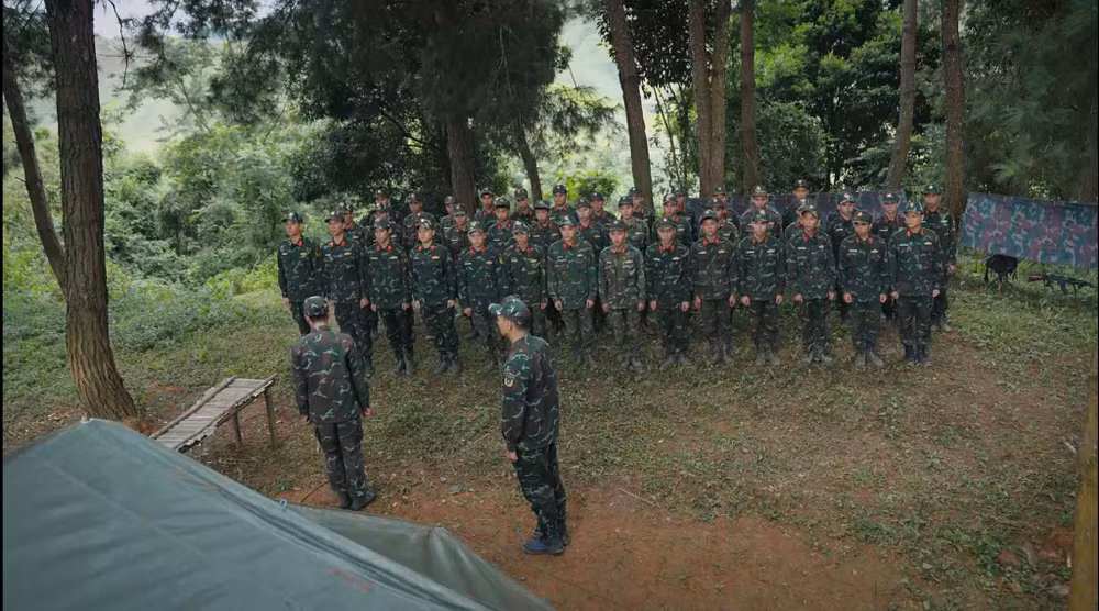 Phim được thực hiện gần gũi với cuộc sống của những người lính. Phim được thực hiện gần gũi với cuộc sống của những người lính.