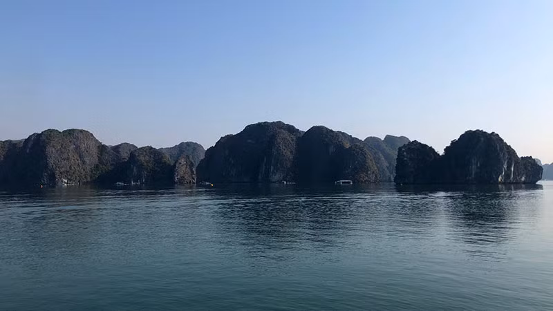 Cảnh sắc Vịnh Hạ Long - Quần đảo Cát Bà. Cảnh sắc Vịnh Hạ Long - Quần đảo Cát Bà.