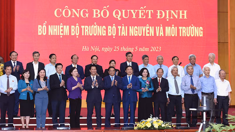 Các đại biểu tham dự lễ trao quyết định.
