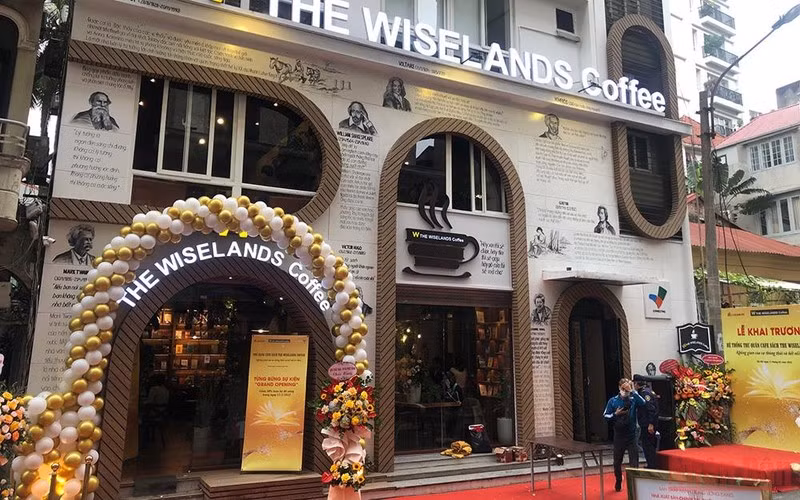 Không gian cà phê sách cộng đồng The Wiselands tại Hà Nội.