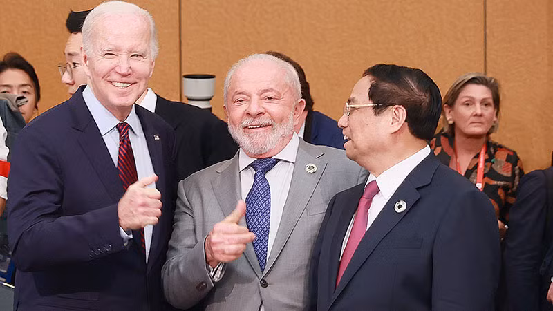 Thủ tướng Phạm Minh Chính trao đổi trong phiên họp với Tổng thống Hoa Kỳ Joe Biden, Tổng thống Brazil Luiz Inacio Lula da Silva tại phiên họp.