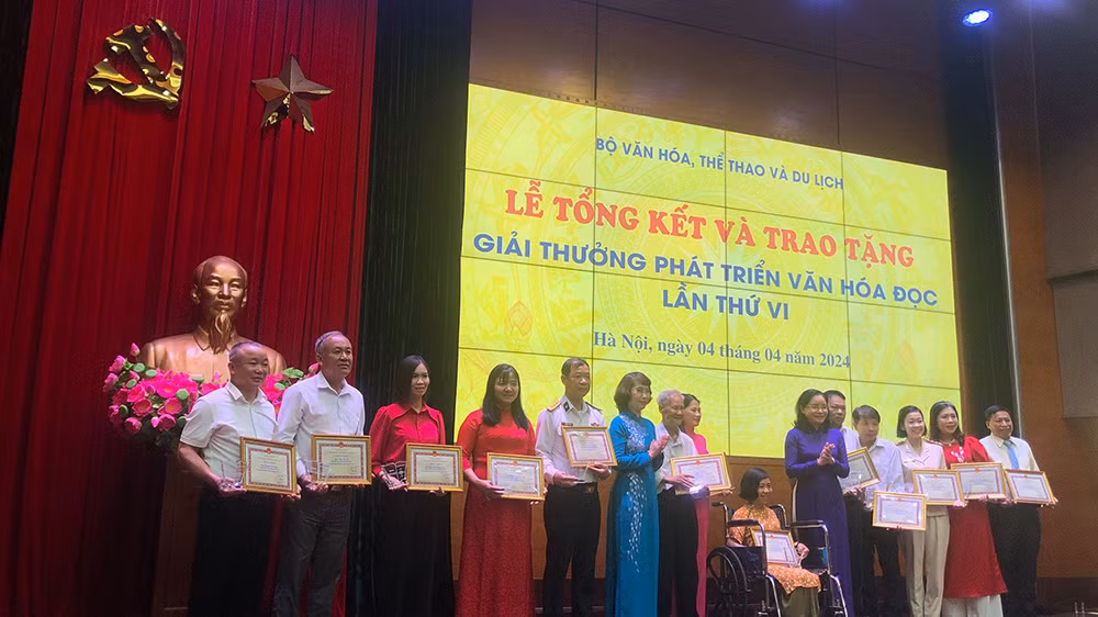 Các cá nhân được trao giải Phát triển Văn hóa đọc lần thứ VI.