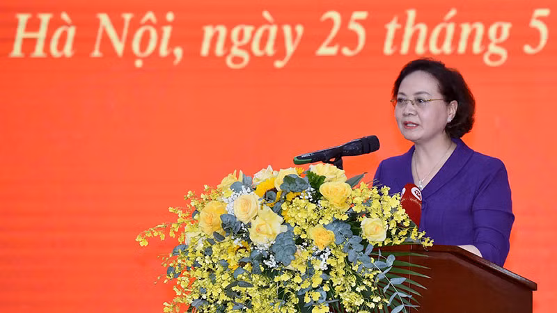 Bộ trưởng Nội vụ Phạm Thị Thanh Trà công bố Quyết định bổ nhiệm của Chủ tịch nước.