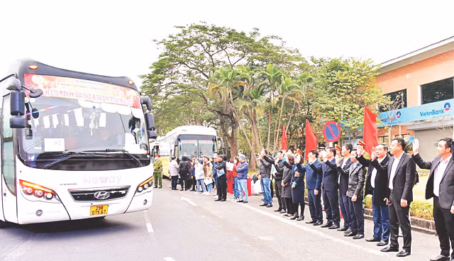 Không để ai không có Tết 
