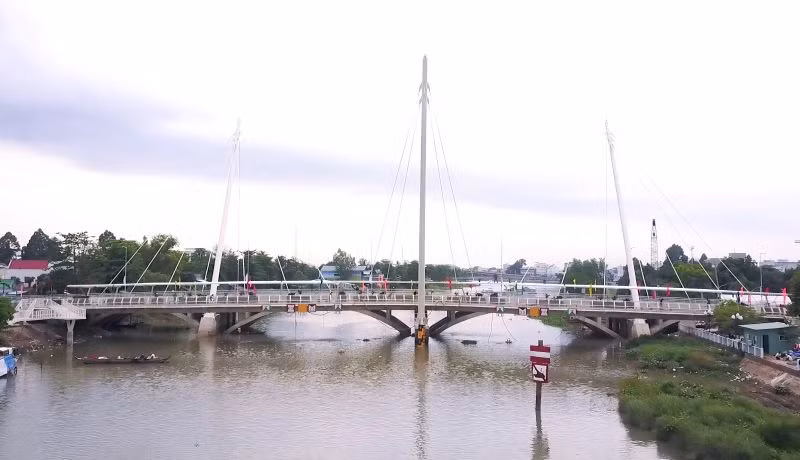 Cầu Nguyễn Thái Học.