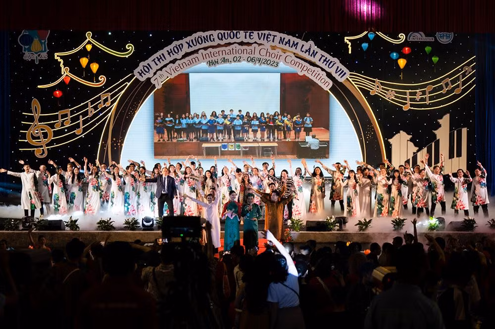 Quang cảnh đêm khai mạc.
