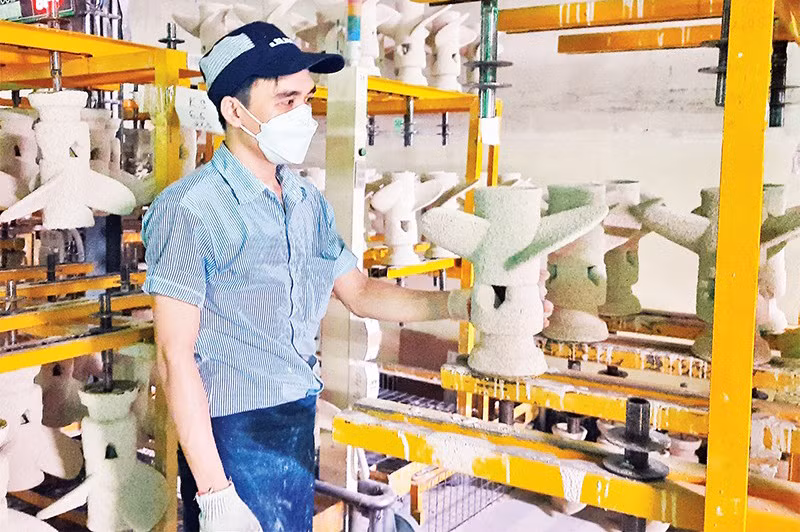 Lao động tại Công ty TNHH Juki Việt Nam, khu chế xuất Tân Thuận, quận 7, Thành phố Hồ Chí Minh. (Ảnh: Khánh Trình)