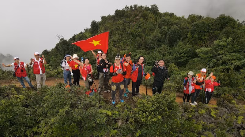 Gần 100 vận động viên đã đi qua một trong những cung trekking ngoạn mục ở miền núi phía bắc. (Ảnh: Ban tổ chức cung cấp) Gần 100 vận động viên đã đi qua một trong những cung trekking ngoạn mục ở miền núi phía bắc. (Ảnh: Ban tổ chức cung cấp)