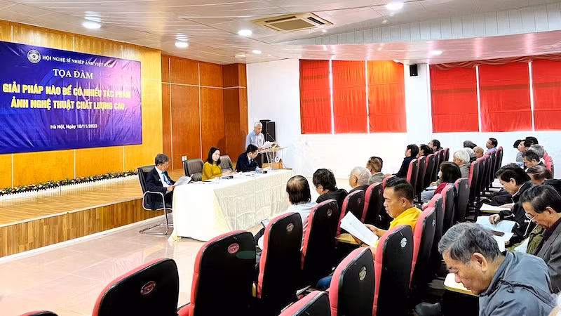 Tọa đàm ghi nhận nhiều ý kiến, đề xuất tâm huyết và thiết thực của các nghệ sĩ nhiếp ảnh Tọa đàm ghi nhận nhiều ý kiến, đề xuất tâm huyết và thiết thực của các nghệ sĩ nhiếp ảnh