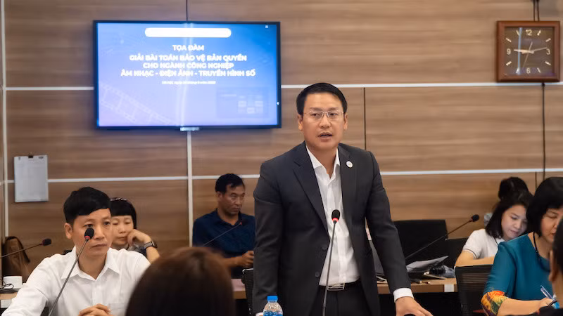 Phó Chủ tịch kiêm Tổng Thư ký Hội Truyền thông số Việt Nam Vũ Kiêm Văn phát biểu mở đầu Tọa đàm. Phó Chủ tịch kiêm Tổng Thư ký Hội Truyền thông số Việt Nam Vũ Kiêm Văn phát biểu mở đầu Tọa đàm.