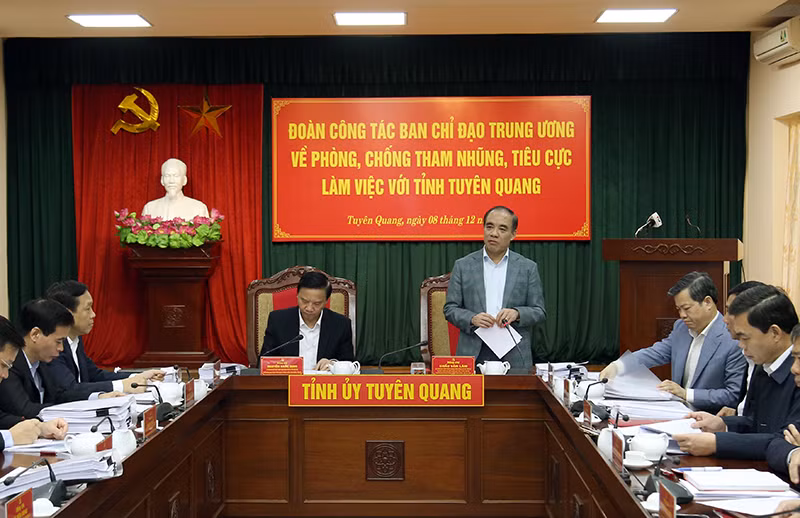 Đồng chí Chẩu Văn Lâm, Bí thư Tỉnh ủy Tuyên Quang phát biểu tại buổi làm việc. Đồng chí Chẩu Văn Lâm, Bí thư Tỉnh ủy Tuyên Quang phát biểu tại buổi làm việc.