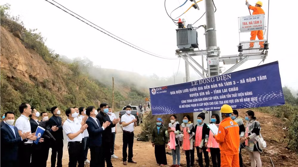 Đóng điện cho bản Nà Tăm 3, xã Nậm Tăm
