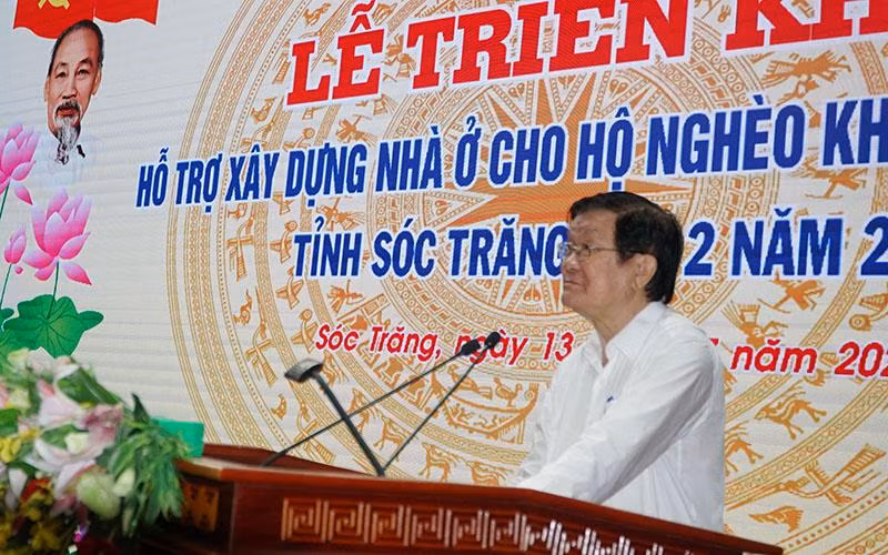 Đồng chí Trương Tấn Sang kêu gọi các doanh nghiệp, nhà hảo tâm và chính quyền địa phương tiếp tục hỗ trợ người dân thoát nghèo bền vững.