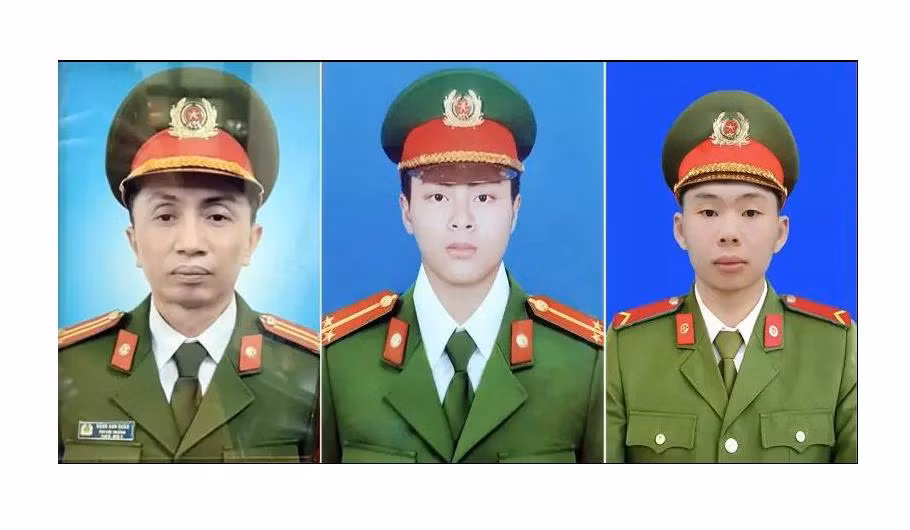 3 cán bộ chiến sĩ trước khi thăng quân hàm. (Ảnh: TTXVN)