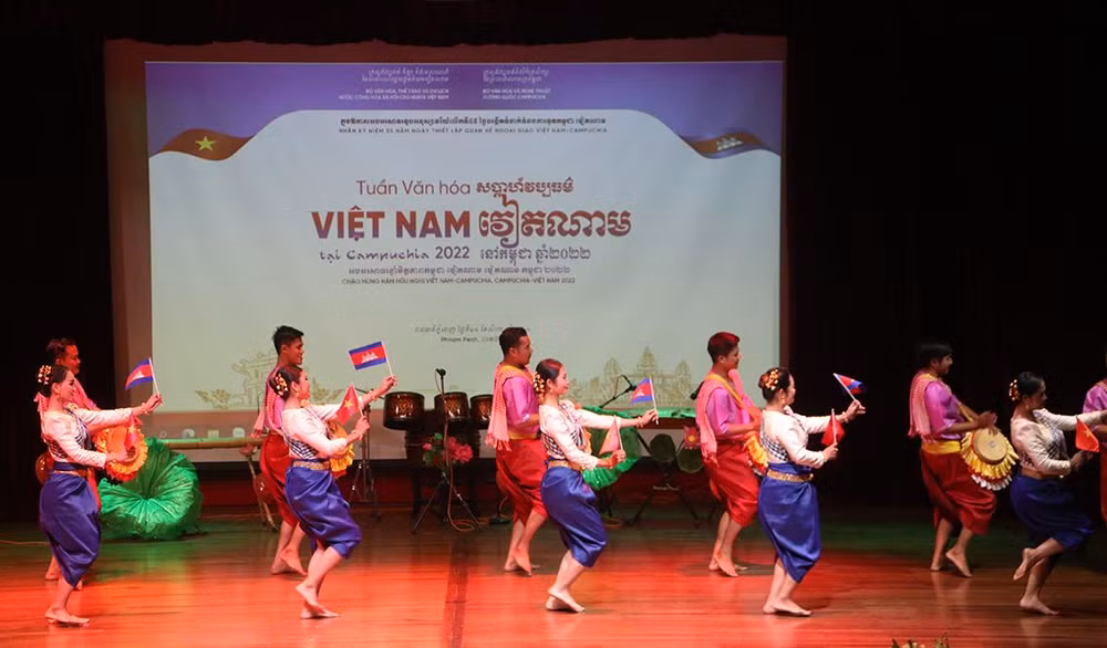 Một tiết mục múa của các nghệ sĩ Campuchia. 
