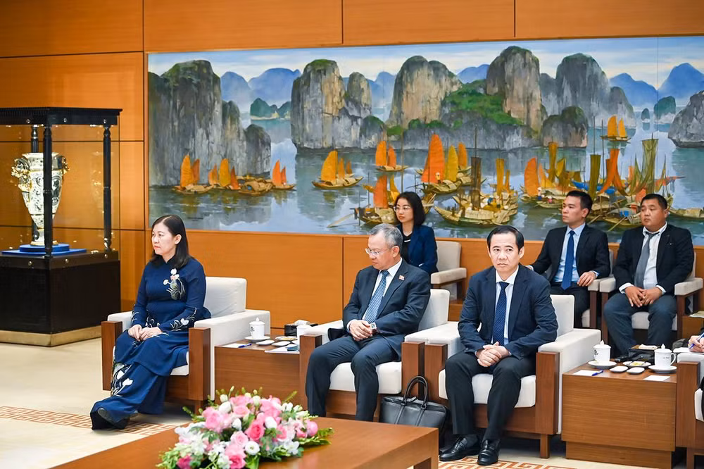 [Ảnh] Chủ tịch Quốc hội Vương Đình Huệ tiếp Phó Chủ tịch thứ nhất Thượng viện Thái Lan Singsuk Singpai ảnh 2