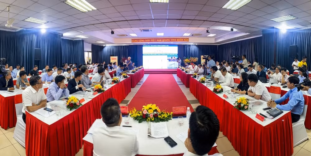 Toàn cảnh Hội thảo “Ảnh hưởng của tĩnh không cầu Thủ Thiêm 4 đến tiềm năng phát triển du lịch khu vực Cảng Sài Gòn”. Toàn cảnh Hội thảo “Ảnh hưởng của tĩnh không cầu Thủ Thiêm 4 đến tiềm năng phát triển du lịch khu vực Cảng Sài Gòn”.