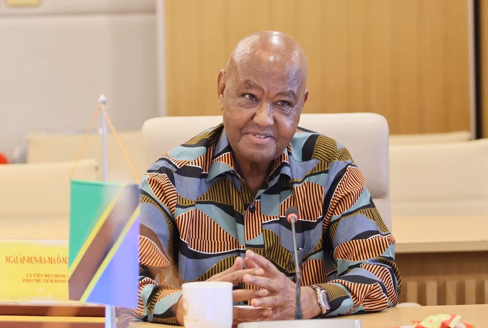 Ngài Abdulrahman Omar Kinana chia sẻ tại buổi tiếp. Ngài Abdulrahman Omar Kinana chia sẻ tại buổi tiếp.