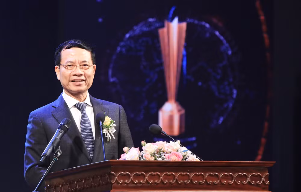 Bộ trưởng Thông tin và Truyền thông Nguyễn Mạnh Hùng phát biểu. Bộ trưởng Thông tin và Truyền thông Nguyễn Mạnh Hùng phát biểu.