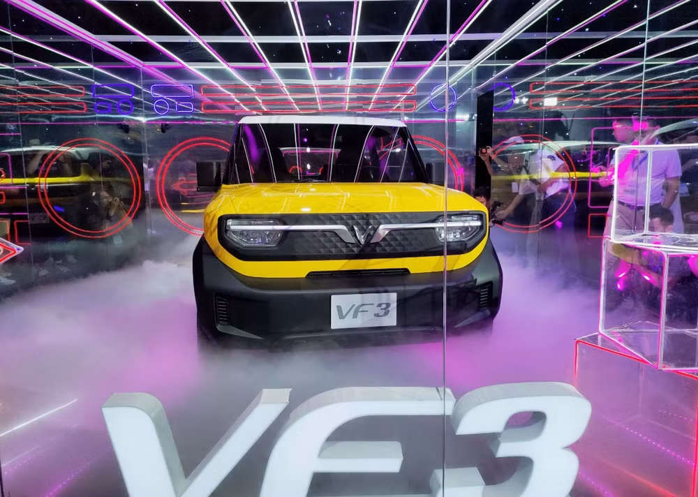 Mẫu xe mini car VF 3 nhận được sự quan tâm đặc biệt tại Triển lãm.
