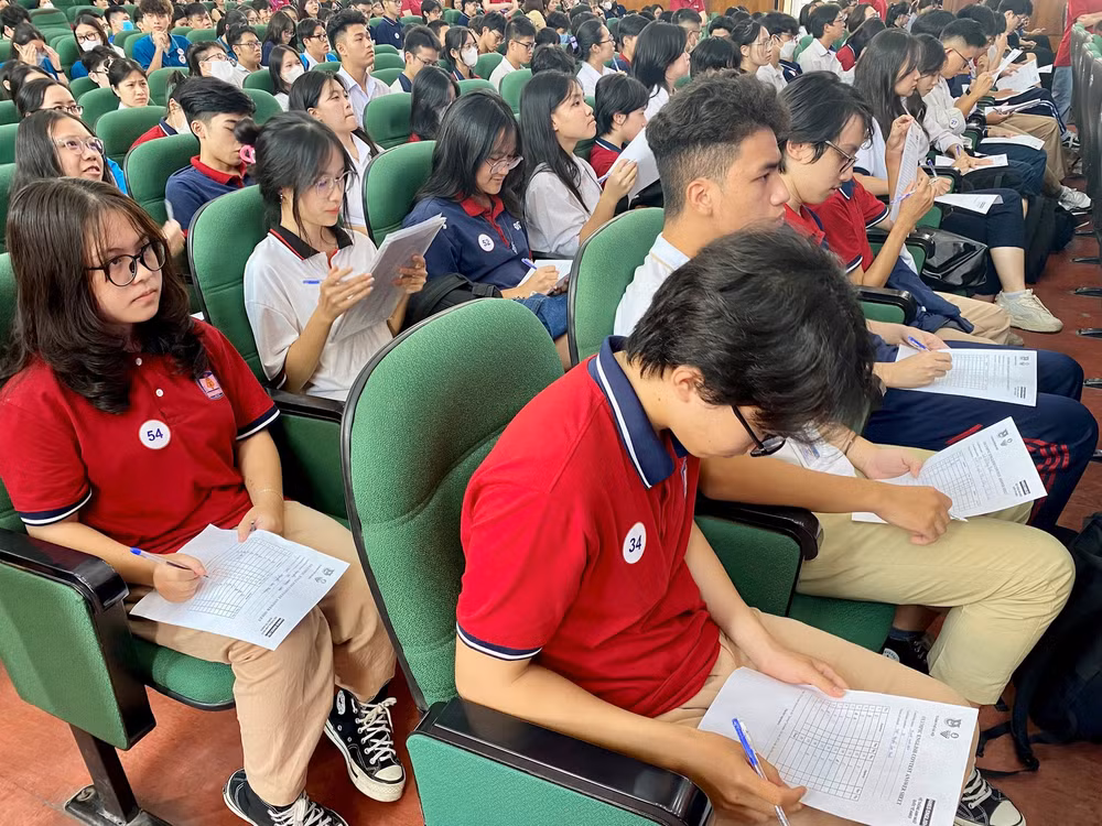 Học sinh, sinh viên Thủ đô tham gia dự thi vòng chung kết cấp thành phố Hội thi Olympic tiếng Anh học sinh, sinh viên toàn quốc năm 2023