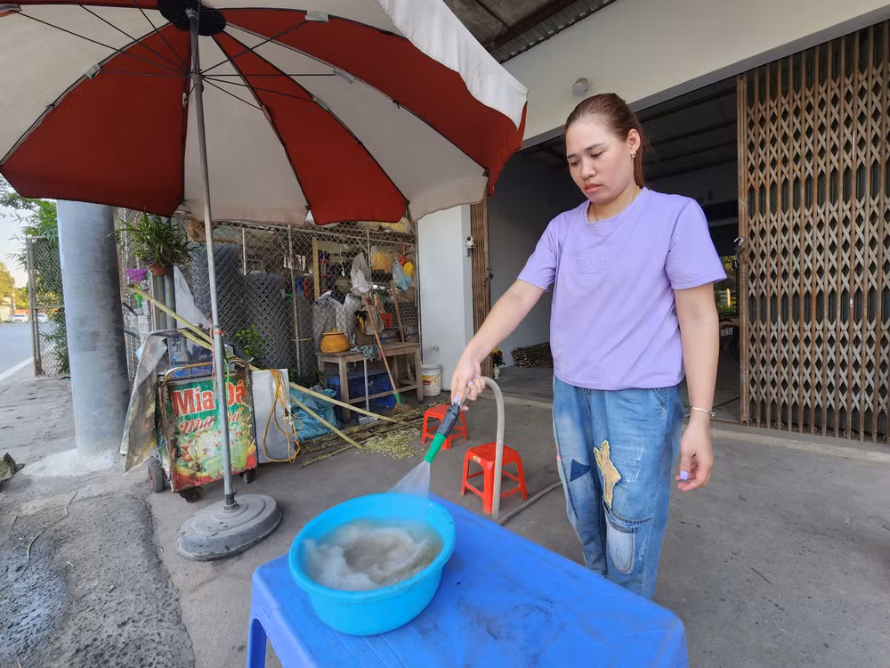 Nhiều hộ dân dọc tuyến đường Tản Lĩnh - Yên Bài (Ba Vì) chưa có nước sạch.