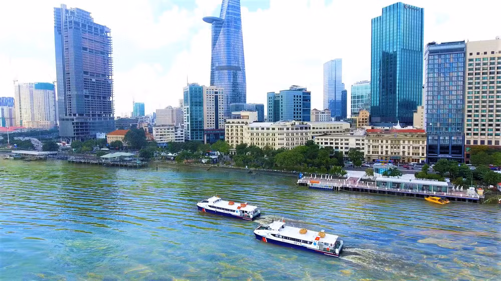 Thành phố Hồ Chí Minh có nhiều tiềm năng và lợi thế trong phát triển giao thông thủy.