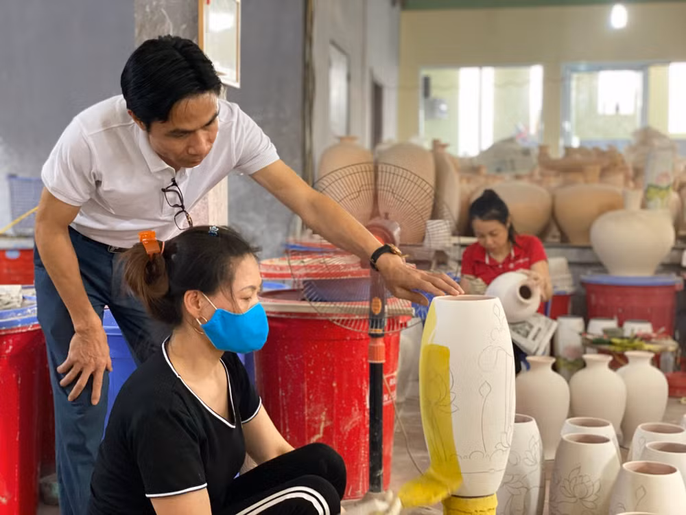 Đào tạo cho lao động nông thôn tại làng gốm sứ Bát Tràng, thành phố Hà Nội Đào tạo cho lao động nông thôn tại làng gốm sứ Bát Tràng, thành phố Hà Nội