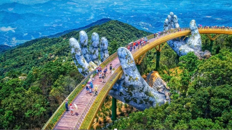 Tác phẩm Cầu Vàng Đà Nẵng của Nghệ sĩ nhiếp ảnh Huỳnh Văn Truyền. (Ảnh: Ban tổ chức)