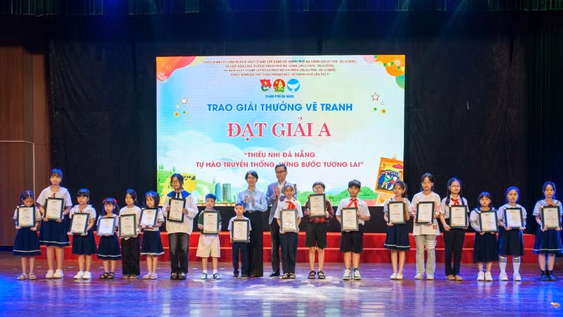 Trao giải thưởng cuộc thi vẽ tranh "Thiếu nhi Đà Nẵng - Tự hào truyền thống, Vững bước tương lai".